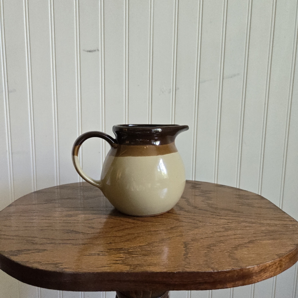 Two-Tone Ceramic Pitcher - Picture 3 of 4
